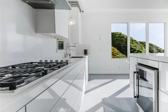 $3,000,000 | 2004 East Glenallen Lane, Altadena, CA 91001