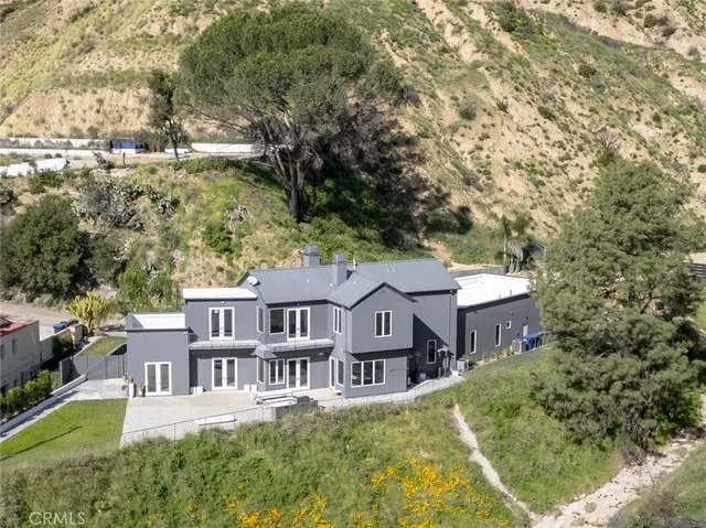 $3,000,000 | 2004 East Glenallen Lane, Altadena, CA 91001