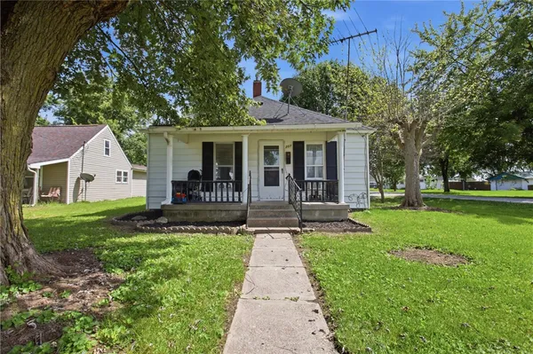 $64,900 | 207 East Harrison Avenue, Casey, IL 62420
