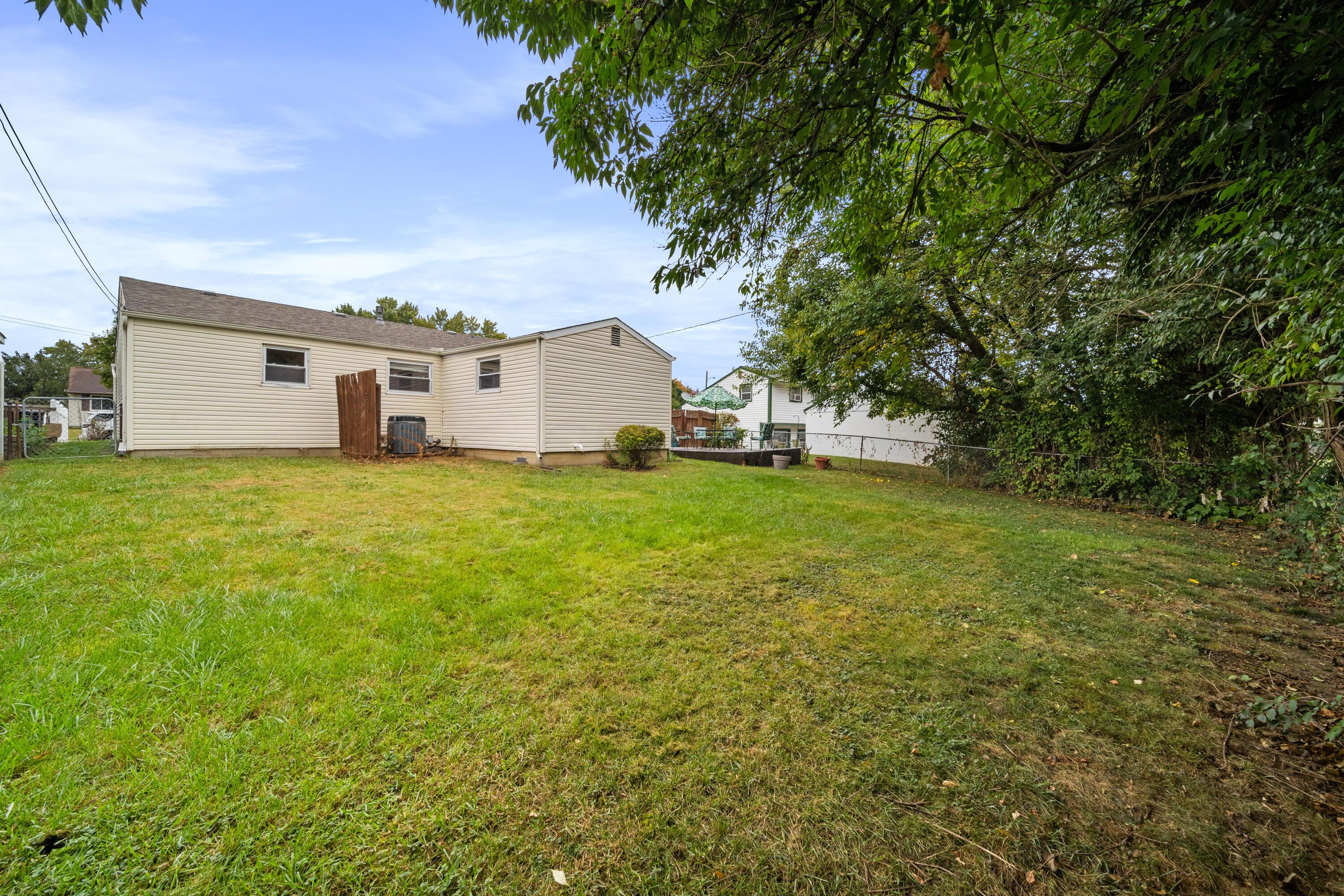 3777 Adell Road Columbus, OH 43228 - Photo 23 of 28 DSC01393