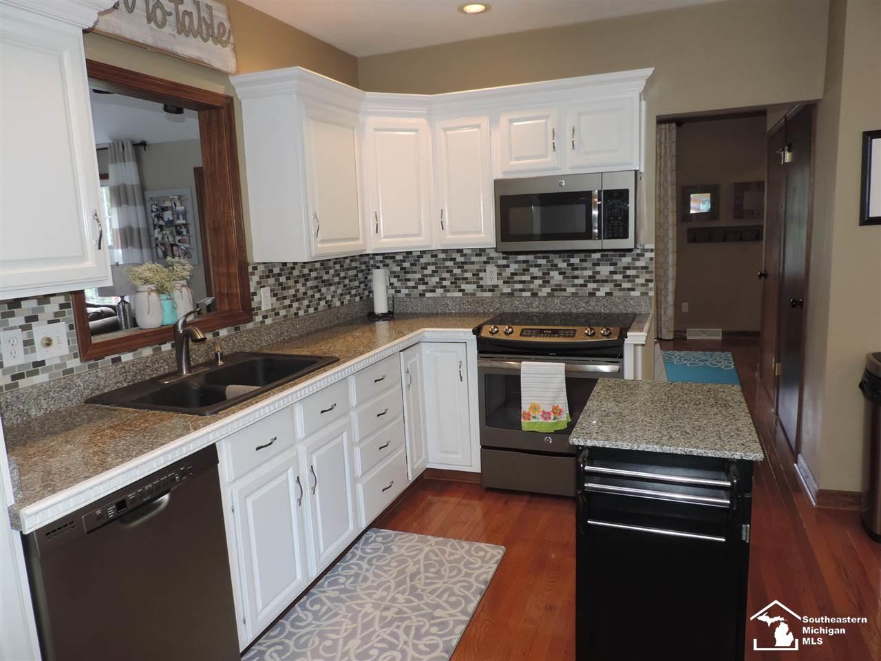 8248 Jackman Road Temperance, MI 48182 - Photo 3 of 32