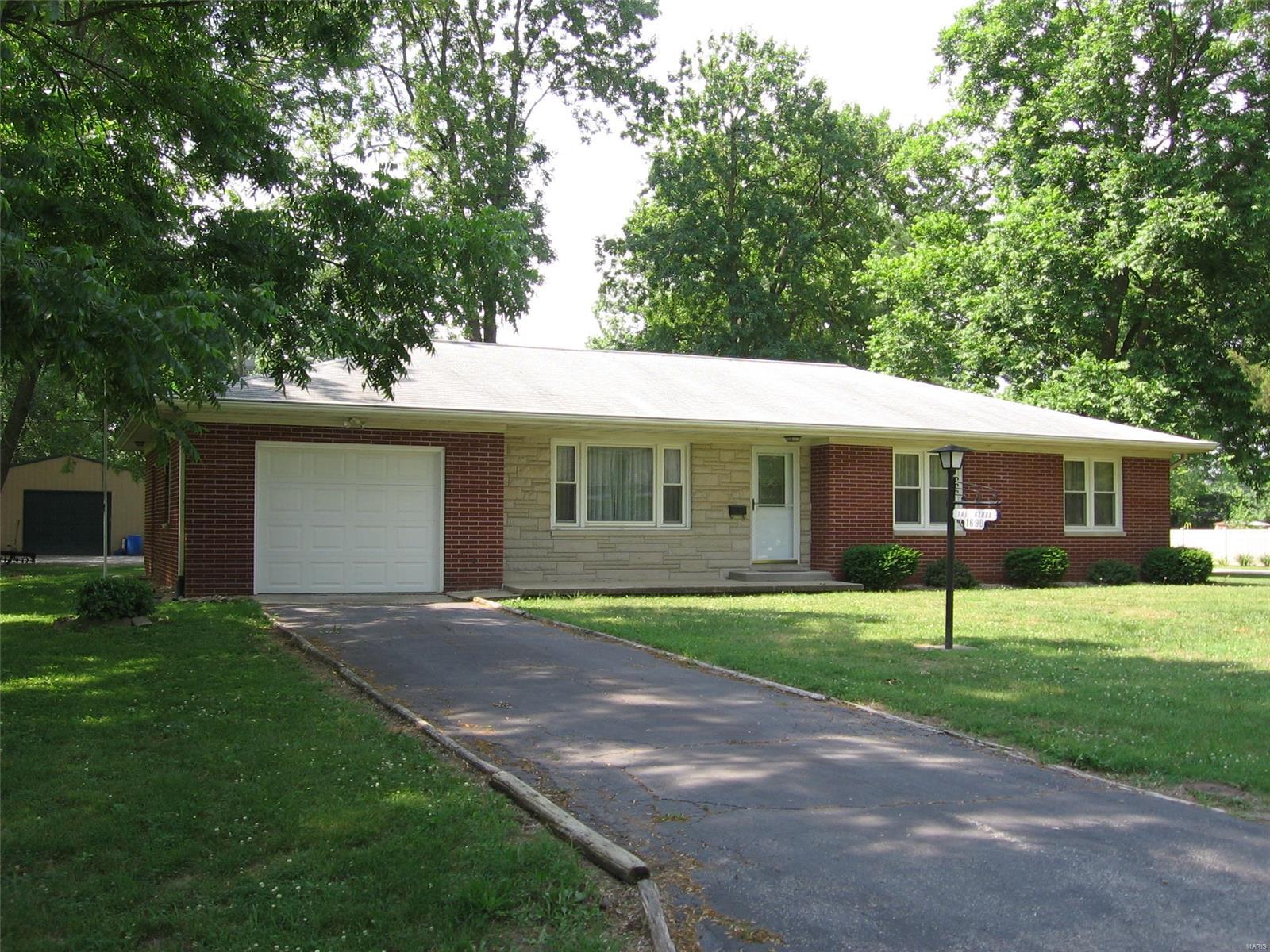 1690 Methodist Street Carlyle, IL 62231 - Photo 1 of 29