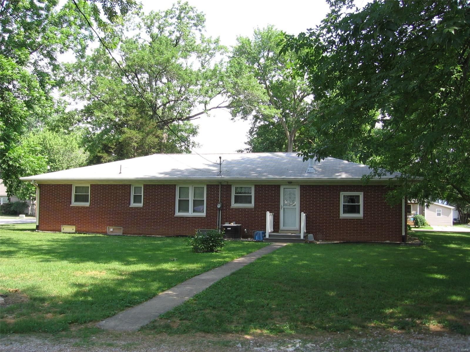 1690 Methodist Street Carlyle, IL 62231 - Photo 2 of 29