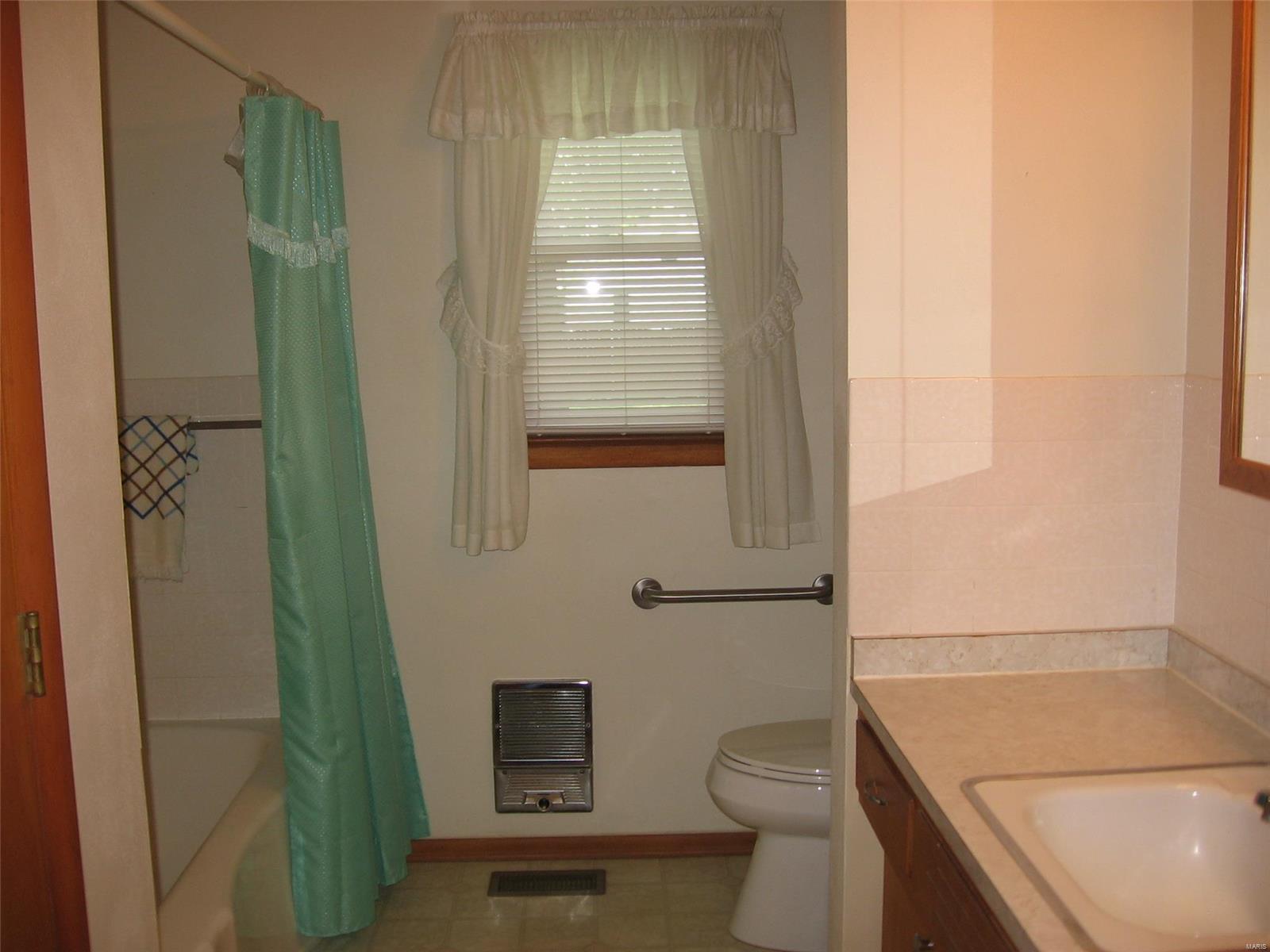 1690 Methodist Street Carlyle, IL 62231 - Photo 18 of 29