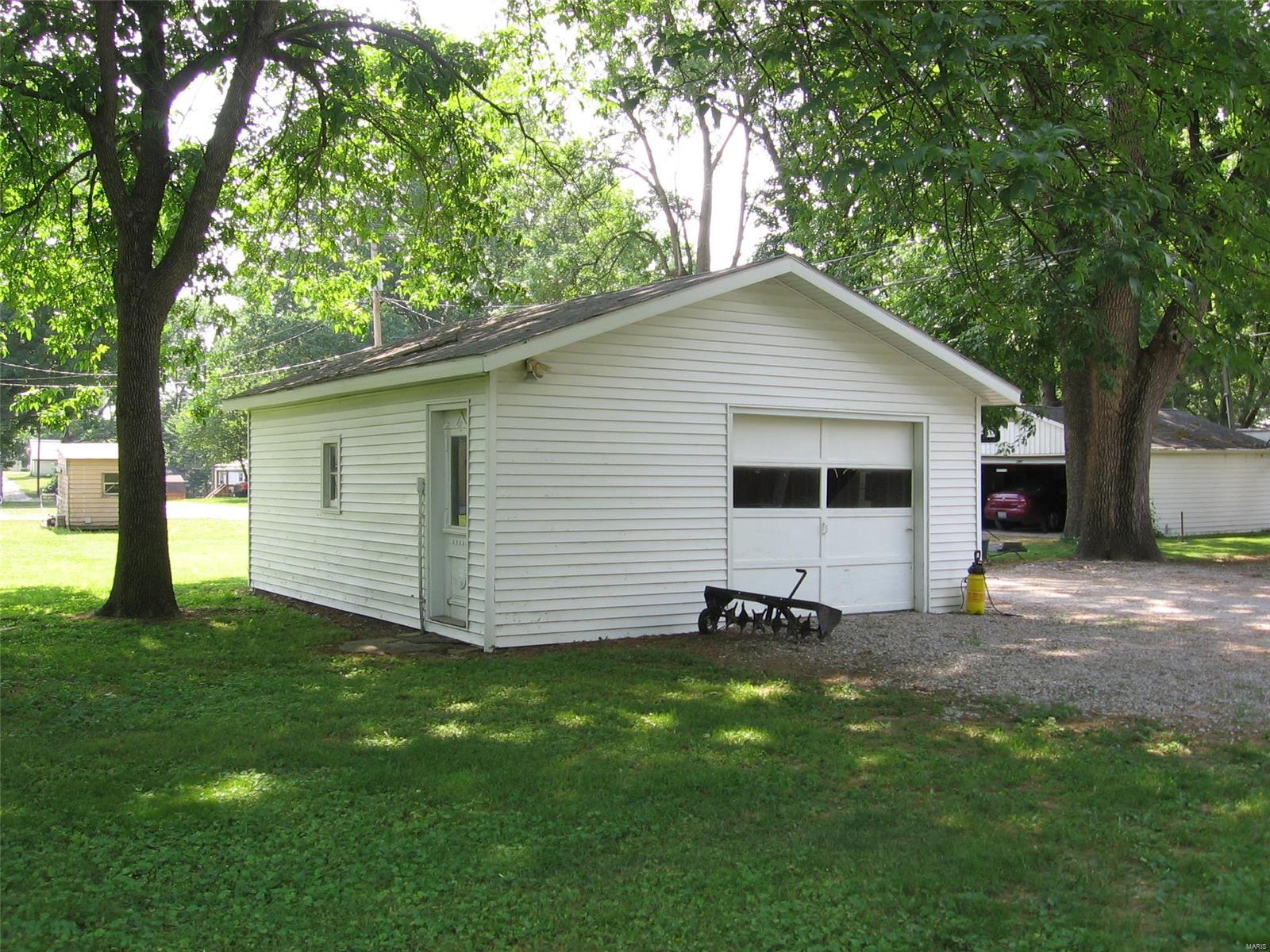 1690 Methodist Street Carlyle, IL 62231 - Photo 29 of 29