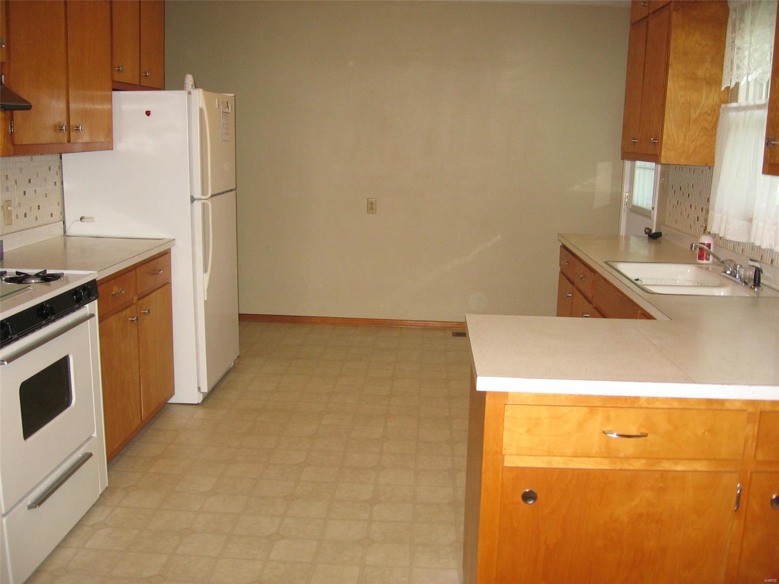 1690 Methodist Street Carlyle, IL 62231 - Photo 8 of 29