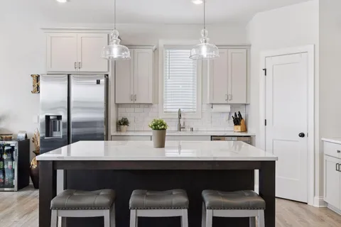 $625,000 | 10250 Arrowwood Trail, Woodbury, MN 55129