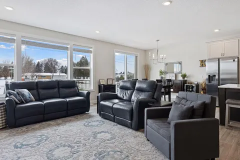 $610,000 | 10250 Arrowwood Trail, Woodbury, MN 55129