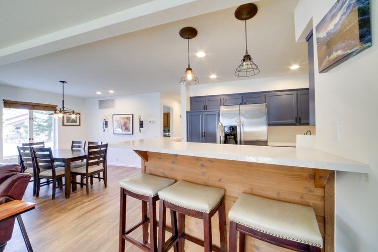 591 Golden Creek Road, Unit 591 Mammoth Lakes, CA 93546 - Photo 8 of 19 a large kitchen with a table and chairs