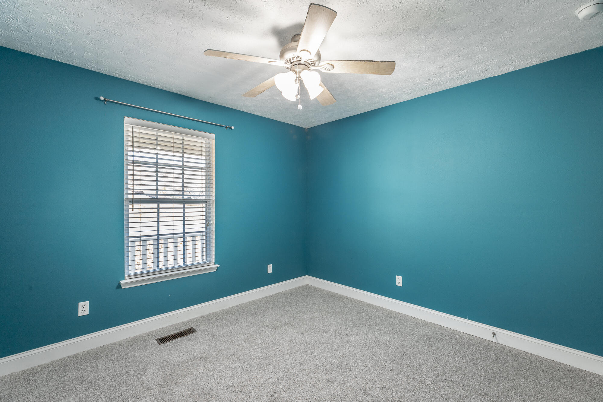 140 Clear Creek Road Flintstone, GA 30725 - Photo 31 of 44 140 Clear Creek Road Bedrooms HD-8908