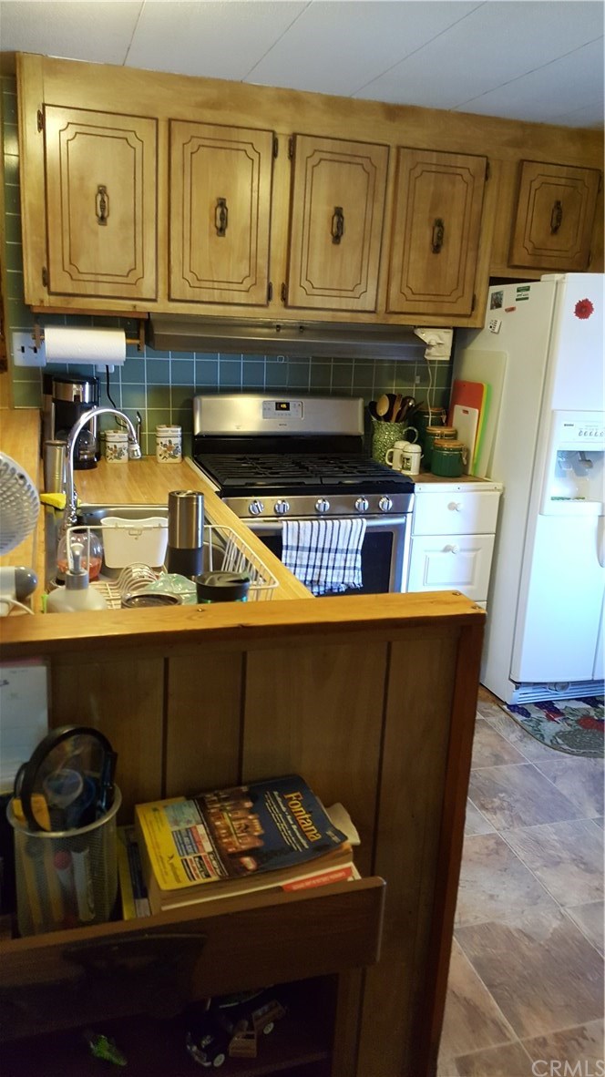 250 North Linden Avenue, Unit 180 Rialto, CA 92376 - Photo 5 of 8