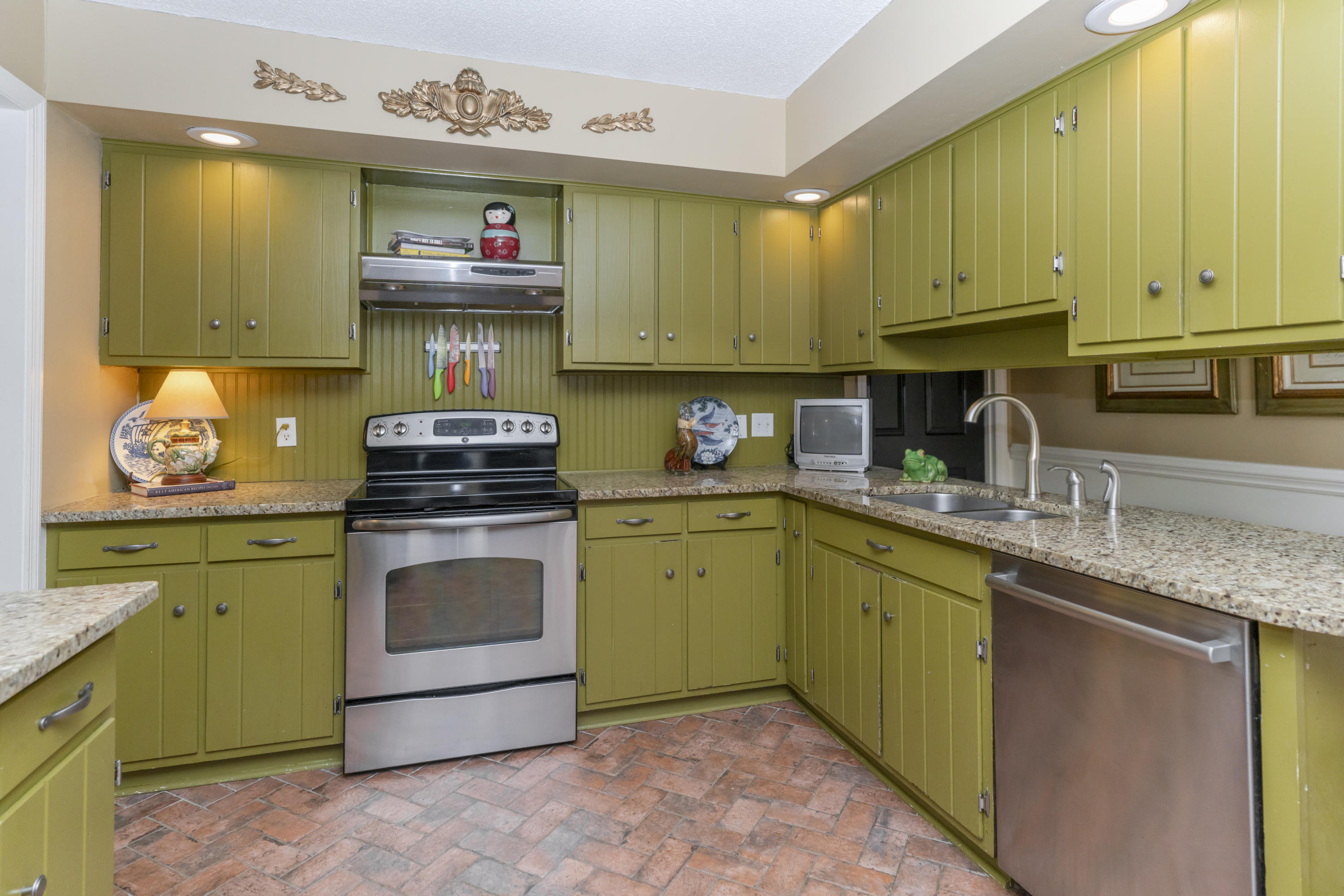 1940 Rock Bluff Road Hixson, TN 37343 - Photo 19 of 40 Kitchen
