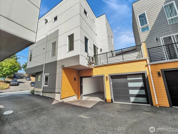 $524,900 | 3628 14th Avenue South, Seattle, WA 98144