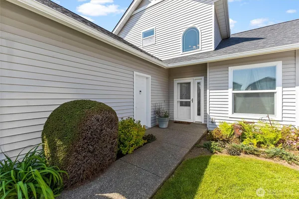$549,500 | 1149 Aaron Drive, Unit B, Lynden, WA 98264