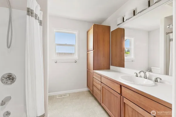 $549,500 | 1149 Aaron Drive, Unit B, Lynden, WA 98264