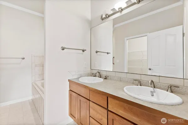 $549,500 | 1149 Aaron Drive, Unit B, Lynden, WA 98264