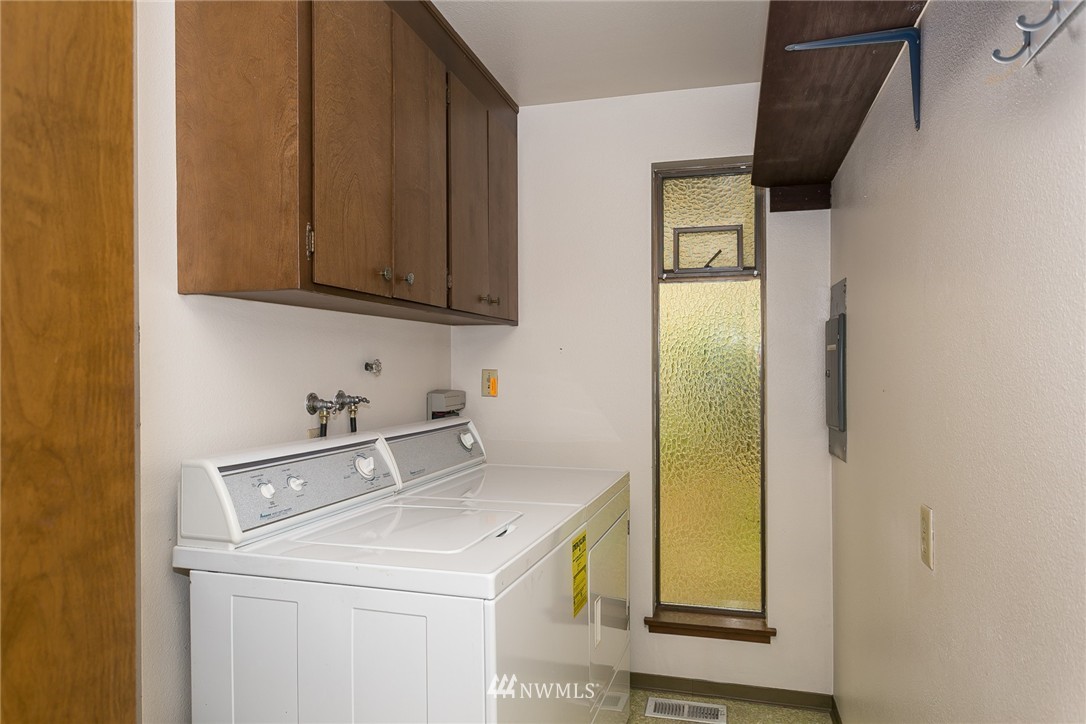 8363 Phillips Road Southwest Lakewood, WA 98498 - Photo 14 of 25 a utility room with dryer and washer