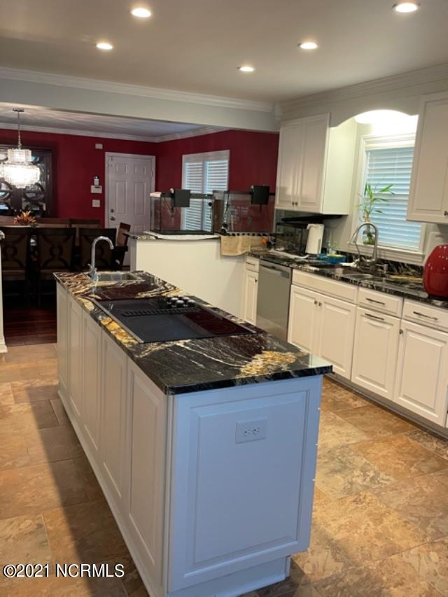 1104 Raleigh Rd Parkway West Wilson, NC 27896 - Photo 24 of 51 Kitchen Island