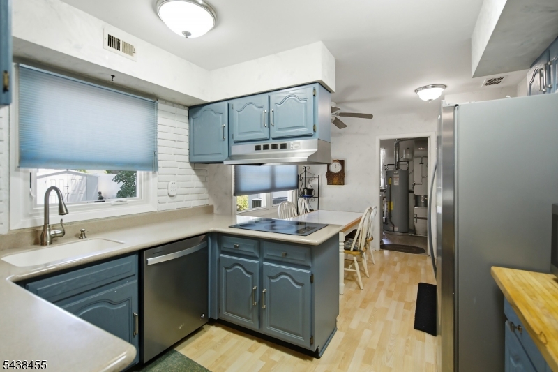 13 Abbott Road Somerset, NJ 08873 - Photo 12 of 32