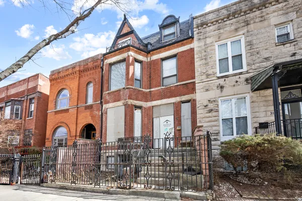 $389,900 | 3143 South Giles Avenue, Chicago, IL 60616