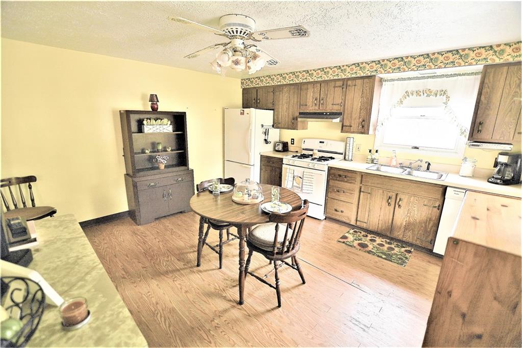 2517 Mt Troy Road Pittsburgh, PA 15212 - Photo 4 of 40 Large eat in kitchen