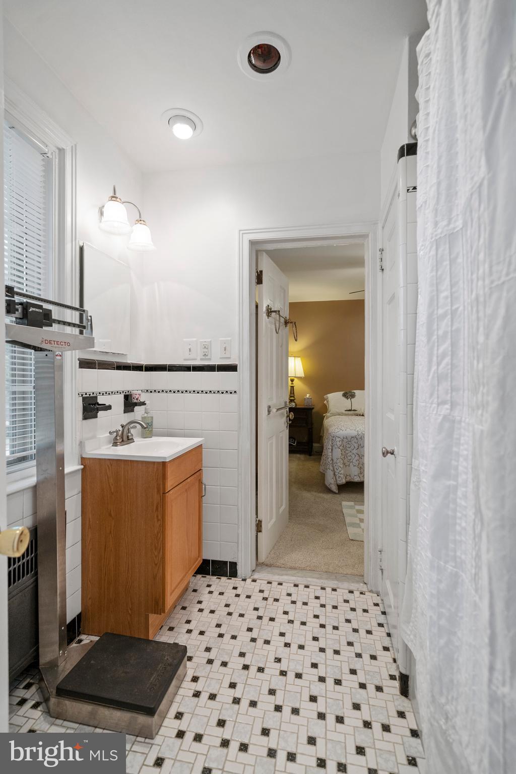 1421 Edgevale Road Wynnewood, PA 19096 - Photo 23 of 41 Jack & Jill Bath