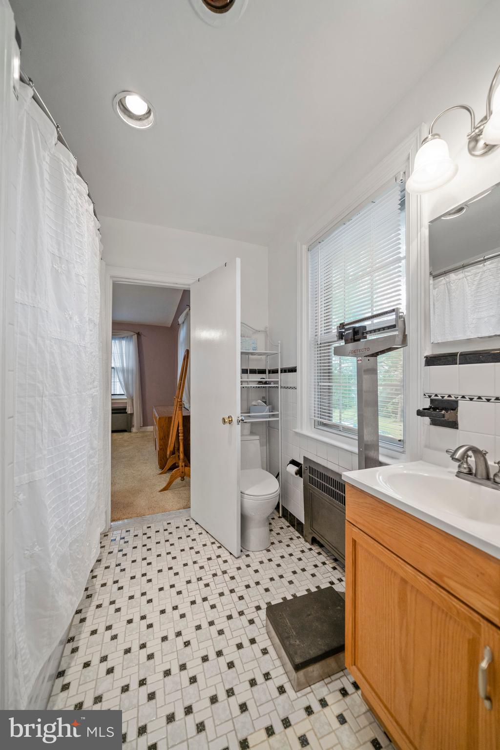 1421 Edgevale Road Wynnewood, PA 19096 - Photo 25 of 41 Jack & Jill Bath