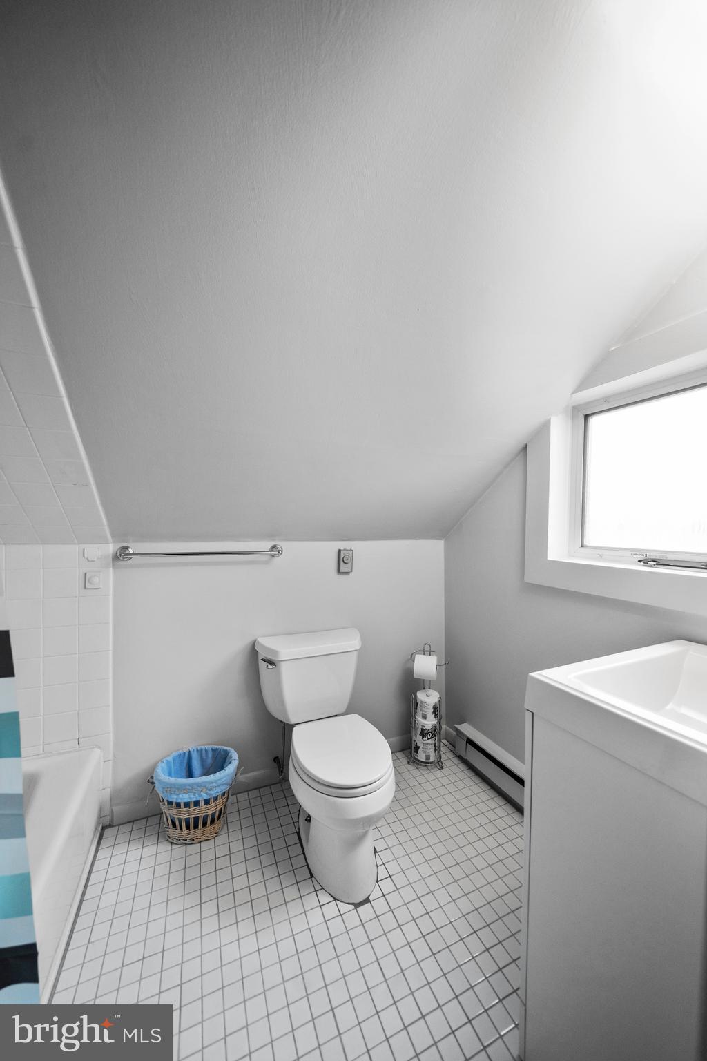 1421 Edgevale Road Wynnewood, PA 19096 - Photo 35 of 41 3rd Floor Bath