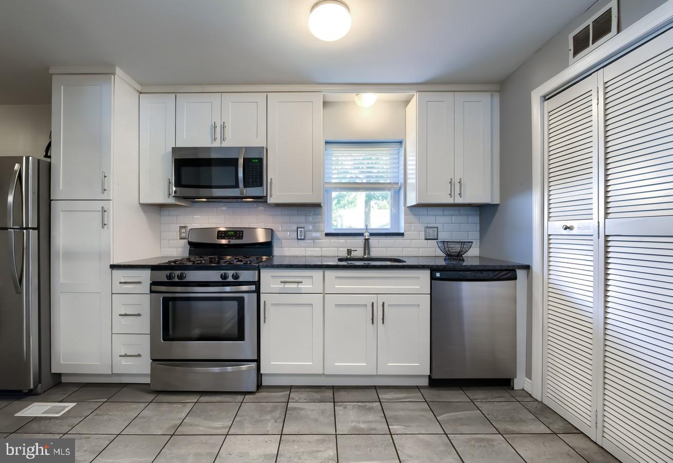 637 Monroe Street Riverside, NJ 08075 - Photo 10 of 27