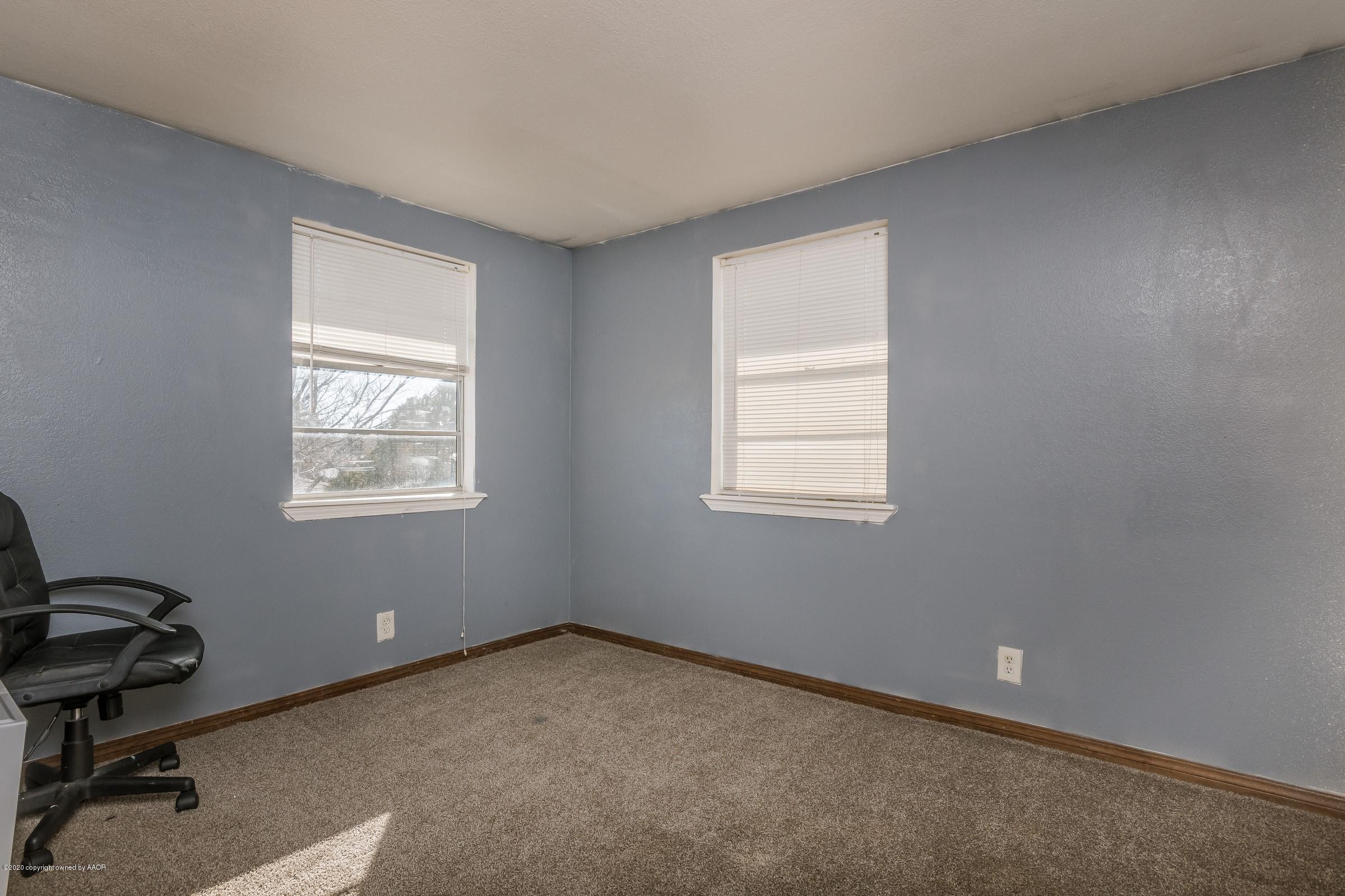 2818 Porter Drive Amarillo, TX 79110 - Photo 17 of 24 a workspace with a window