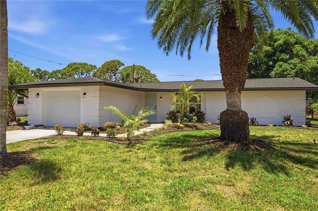 386 Cabana Road Venice, FL 34293 - Photo 2 of 56