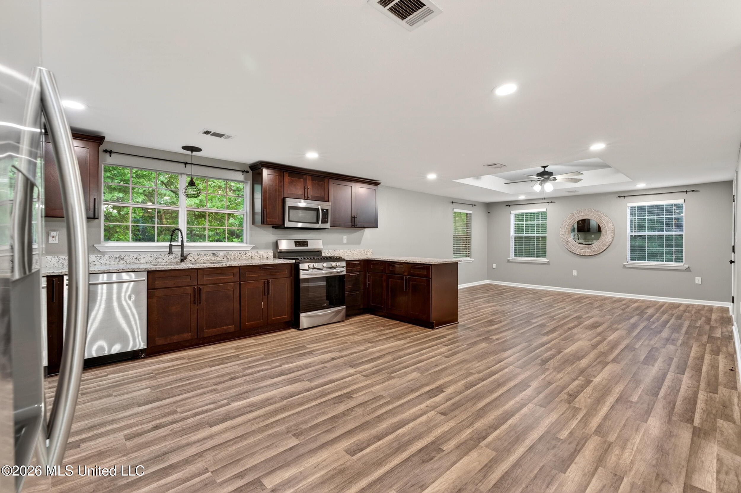 18 Gale Davis Road Lumberton, MS 39455 - Photo 20 of 67 20_20_kitchen_livingroom
