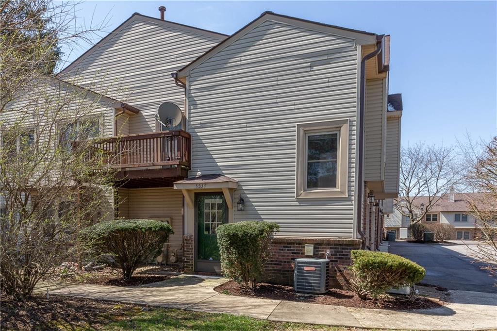 9539 Maple Way Indianapolis, IN 46268 - Photo 3 of 24