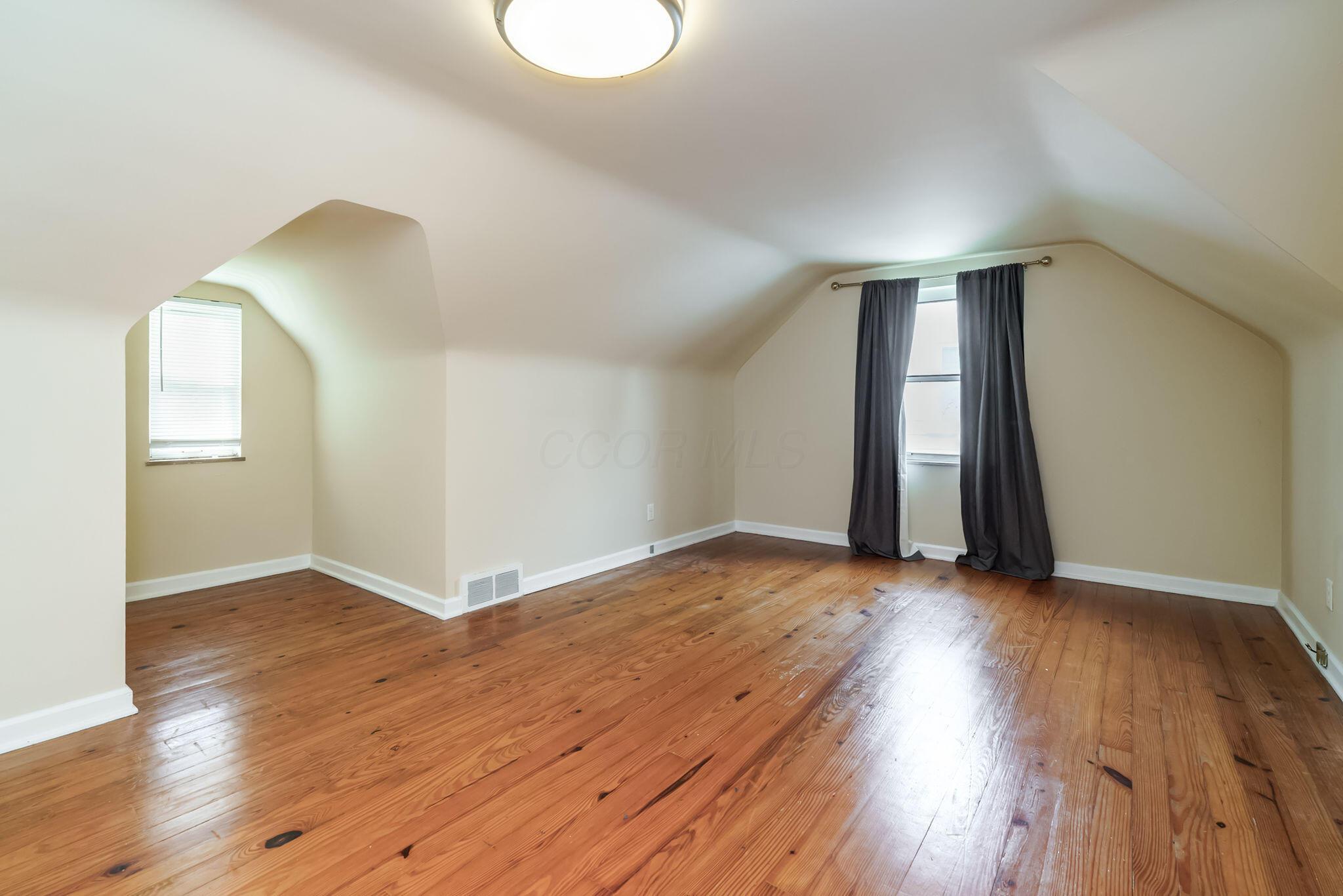 908 Vernon Road Columbus, OH 43209 - Photo 34 of 36 Bedroom 3