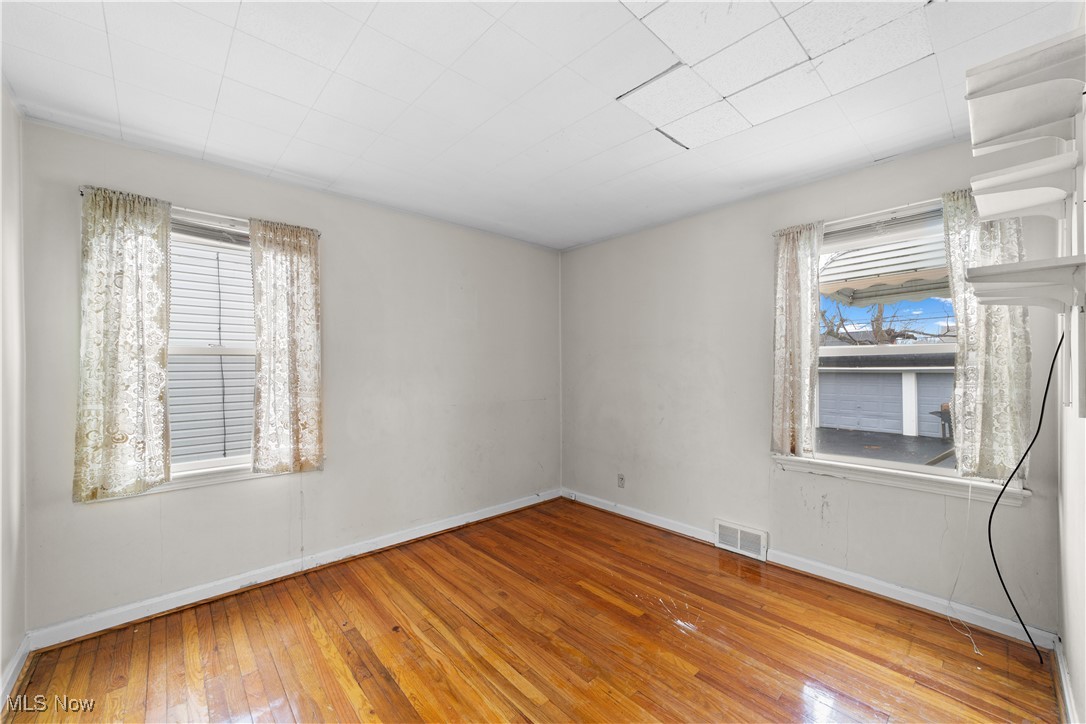 4057 Wilmington Road Cleveland, OH 44121 - Photo 13 of 34