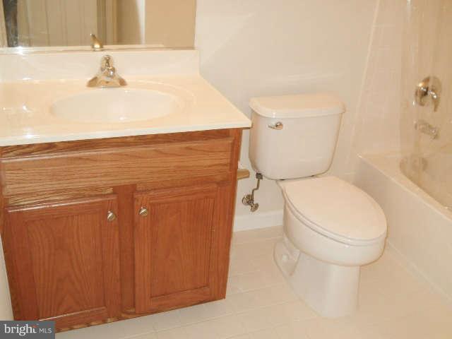 3602 Lions Field Road Triangle, VA 22172 - Photo 20 of 22 a bathroom with a toilet a sink and bathtub
