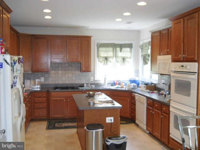 3602 Lions Field Road Triangle, VA 22172 - Photo 6 of 22 a kitchen with a sink stove and cabinets