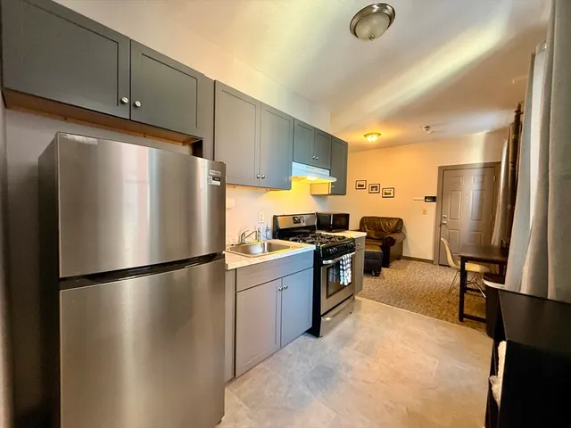 $1,800 | 70 Russell Street, Unit 3, Worcester, MA 01609