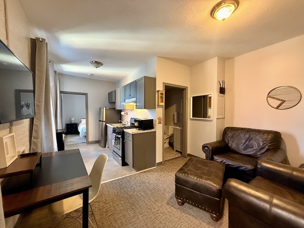 70 Russell Street, Unit 3 Worcester, MA 01609 - Photo 2 of 4