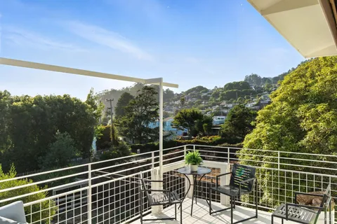 $2,700,000 | 3337 Shoreline Highway, Stinson Beach, CA 94970