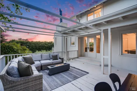 $2,700,000 | 3337 Shoreline Highway, Stinson Beach, CA 94970