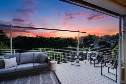 $2,700,000 | 3337 Shoreline Highway, Stinson Beach, CA 94970