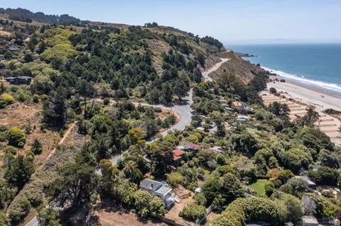 $2,700,000 | 3337 Shoreline Highway, Stinson Beach, CA 94970