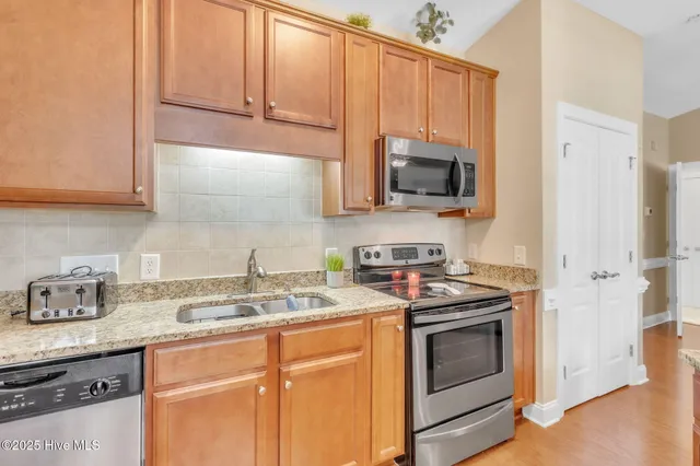 $1,600 | 124 Gallery Drive, Unit 302, Spring Lake, NC 28390