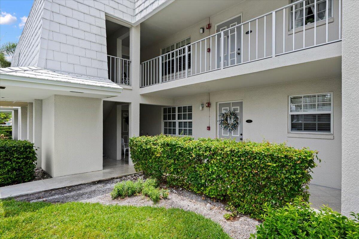 1205 Sandy Lane, Unit 145 Singer Island, FL 33404 - Photo 4 of 30 02-LUX_8249