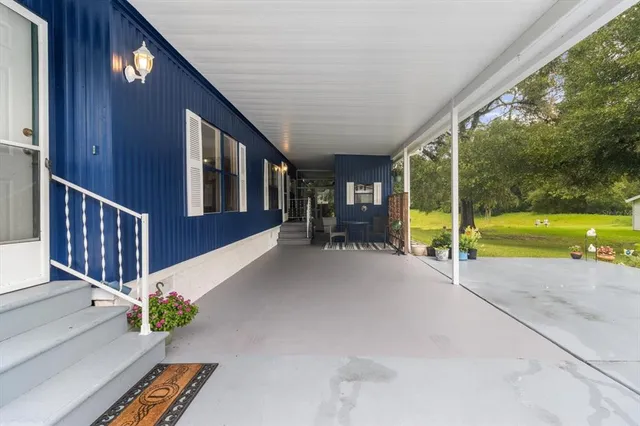 a view of a house with backyard and porch
