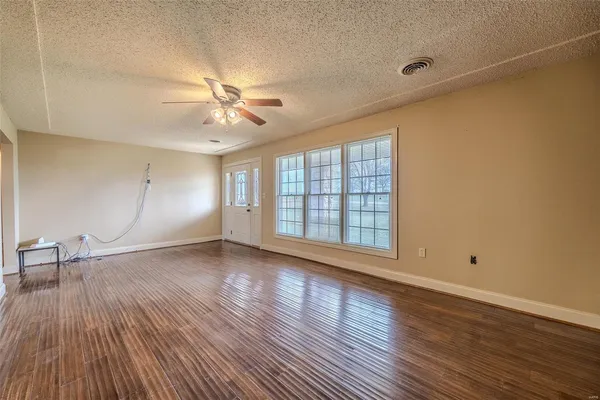 $799,000 | 10637 Hwy Tt, Grovespring, MO 65662