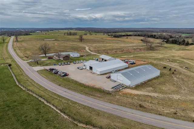 $799,000 | 10637 Hwy Tt, Grovespring, MO 65662