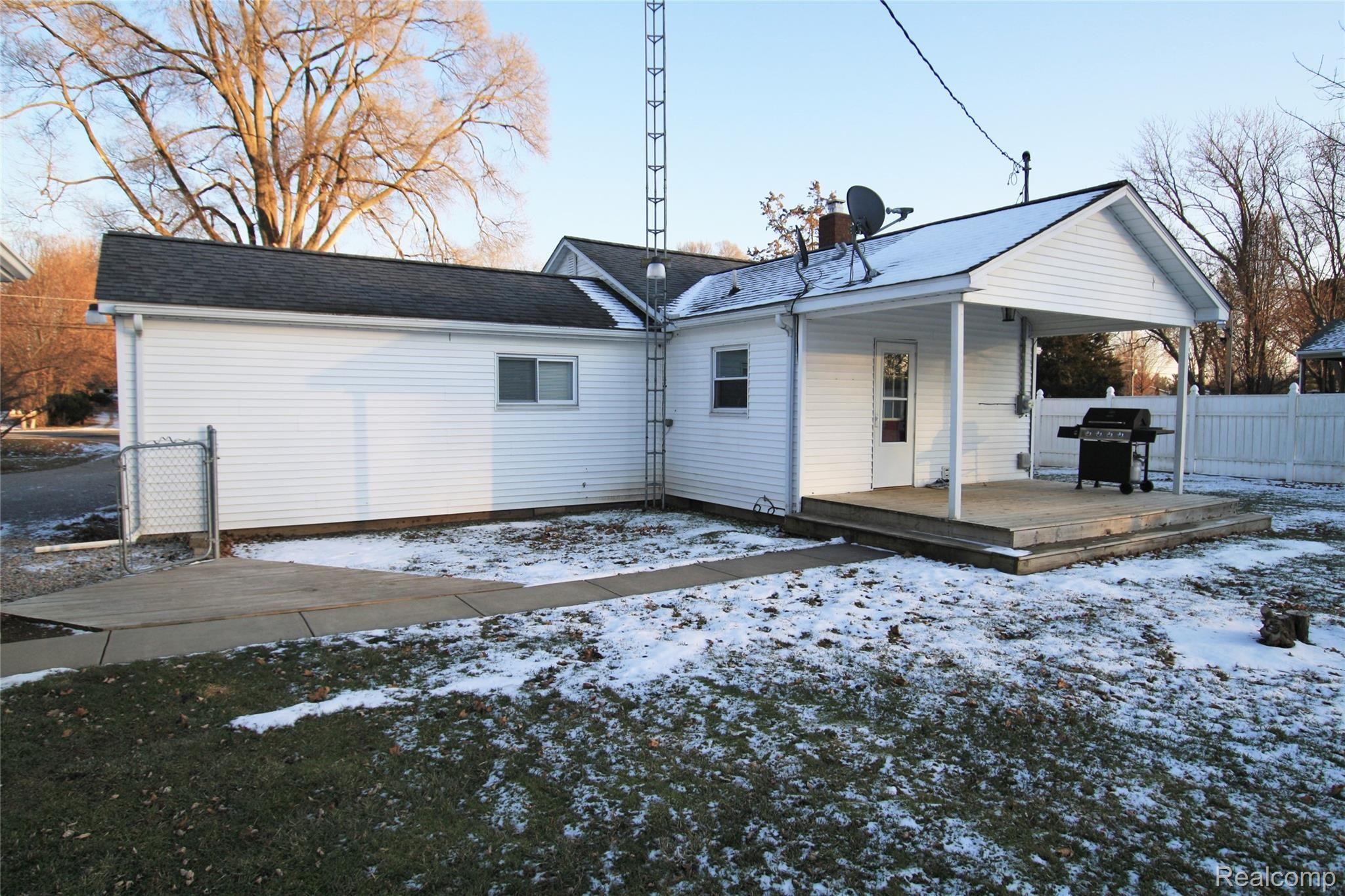 7288 Morrish Road Swartz Creek, MI 48473 - Photo 3 of 21 IMG_1396.JPG