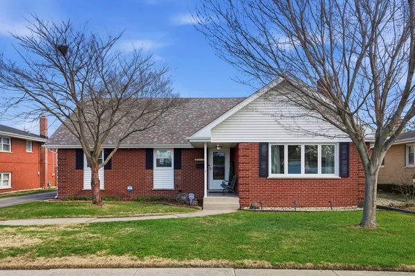 $389,900 | 18439 Locust Street, Lansing, IL 60438